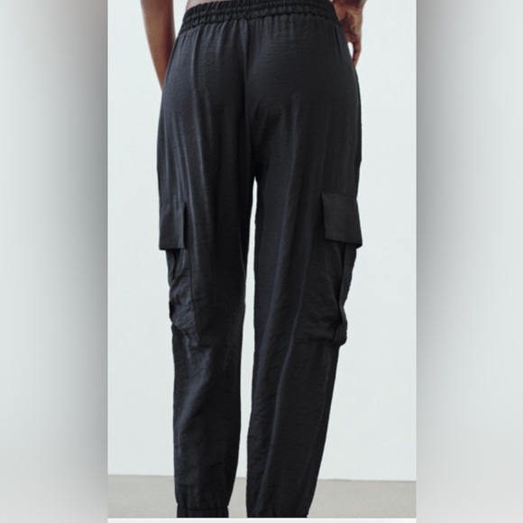 EUC Zara Elastic Waist Cargo Pants- Medium - Picture 3 of 13